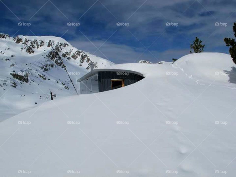 refugio en la nieve