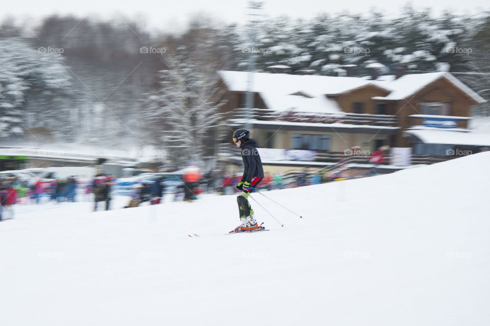 children skiing.