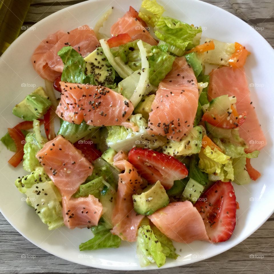 Fresh salmon salad 