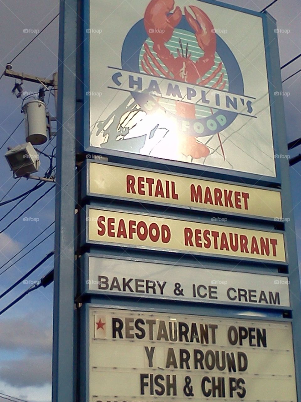 Large sign for a fish and seafood market and restaurant.