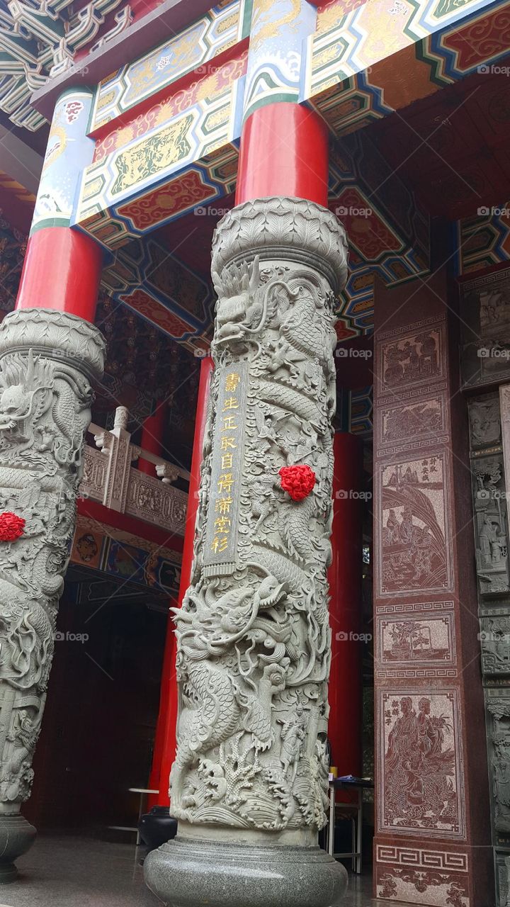 Shangshou Temple is built on Flying Eagle Hill of beautiful Dakeng Scenery District. It’s a rite where people can practice their spirit to propagate traditional Chinese culture. stone carving.dragon column.stone pillar