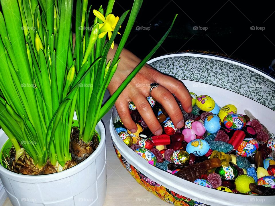 Ester grip!. Easter egg and easter flowers!