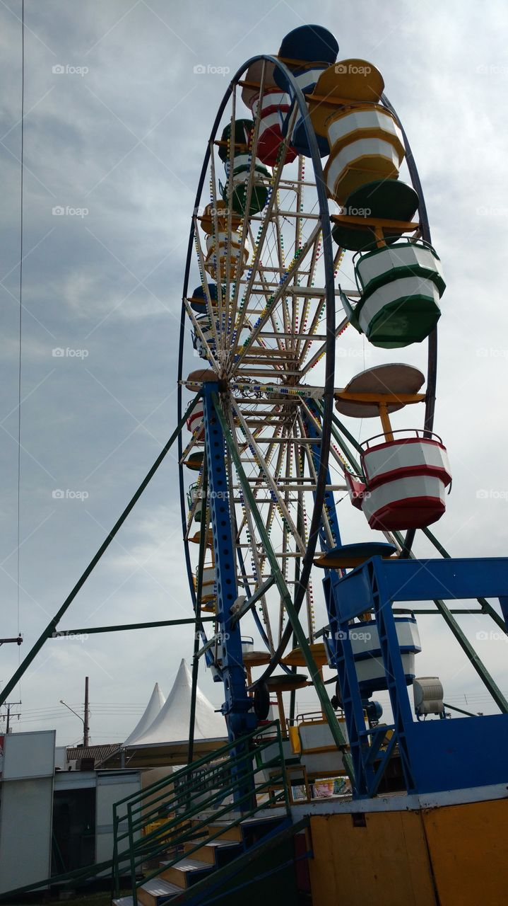 Bonita essa foto da Roda Gigante. Imagem bem próxima.