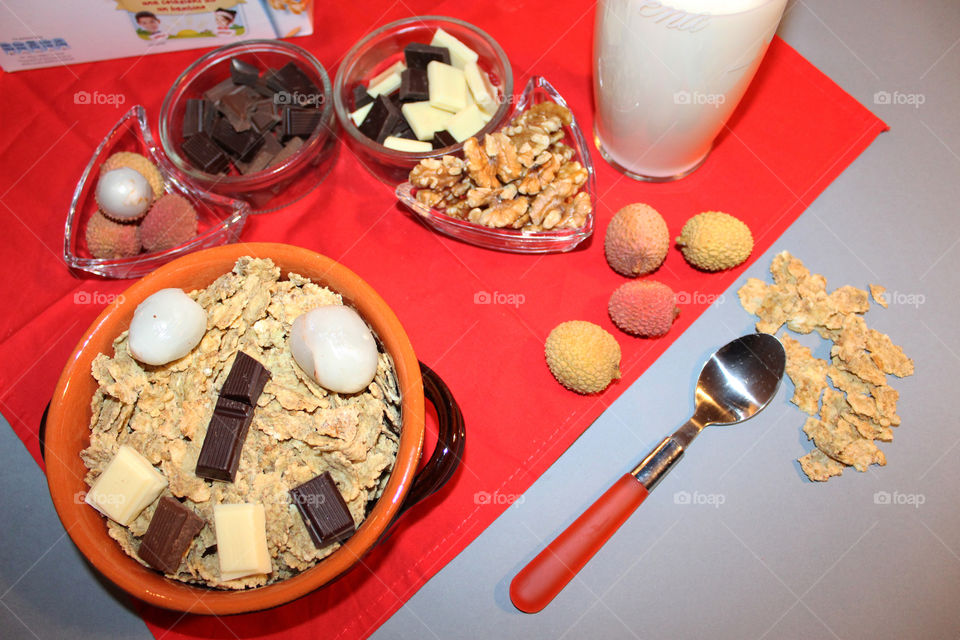 Table ready for a sweet breakfast 