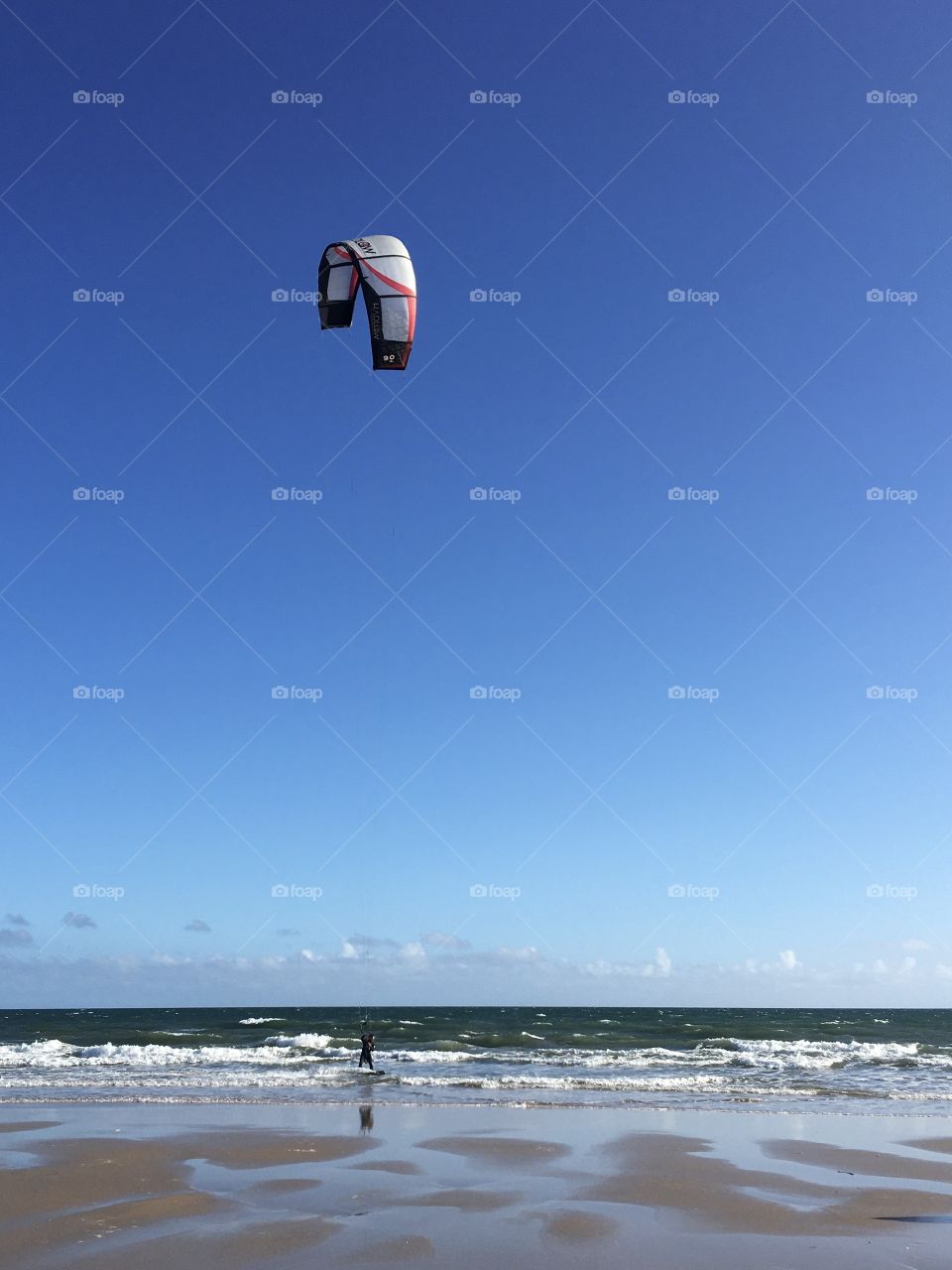 Kitesurfing along the shore