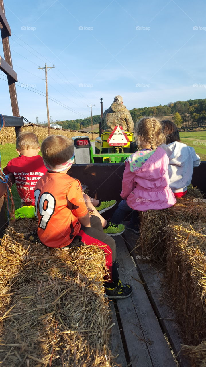 kids hay ride