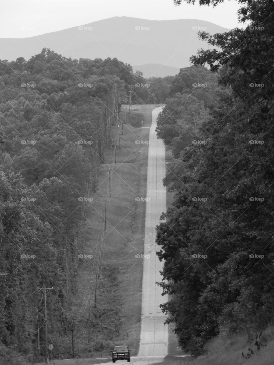 black and white photo of long hill on highway 17 in Northeast Georgia