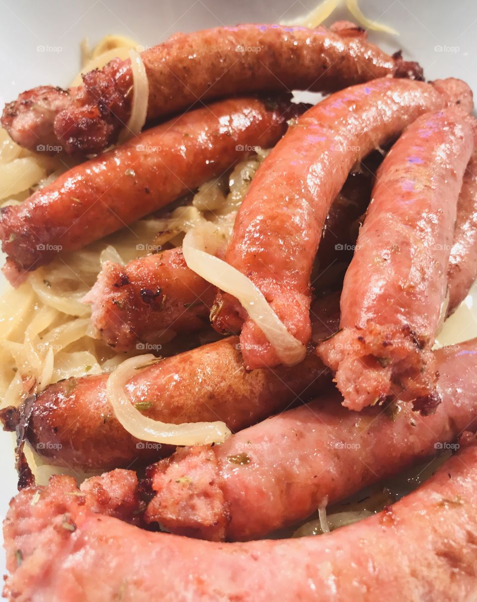 Grilled sausages with onion 