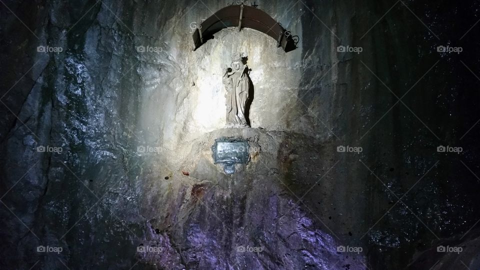 Heilige Statue. Schön gemachte Statue Mutter Maria