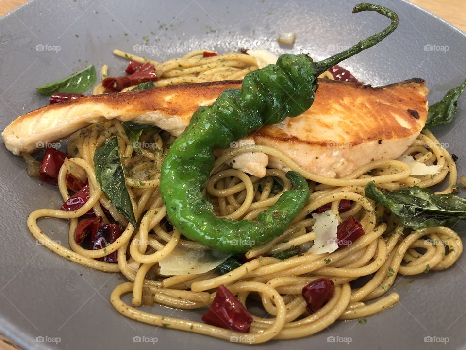 salmon steak pasta