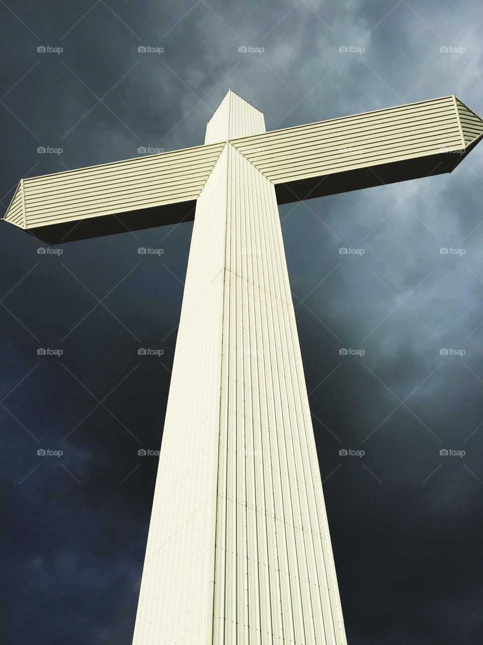 Lookup to the cross 