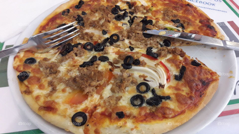 italian tuna pizza