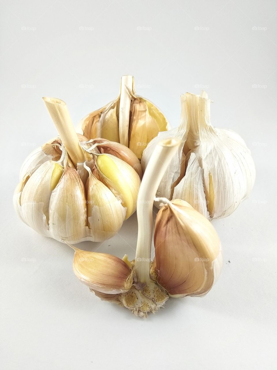 garlic that gives a delicious aroma to the food and good for the health of the body