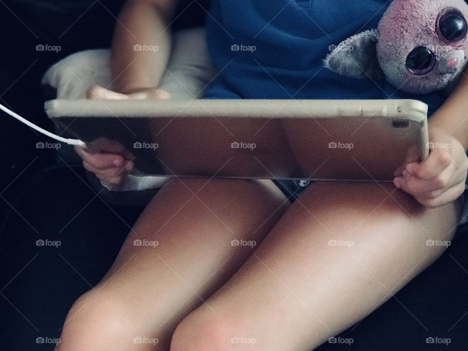 Electronically speaking this girl needs to limit this thing, or else she can’t help mommy house chores. 