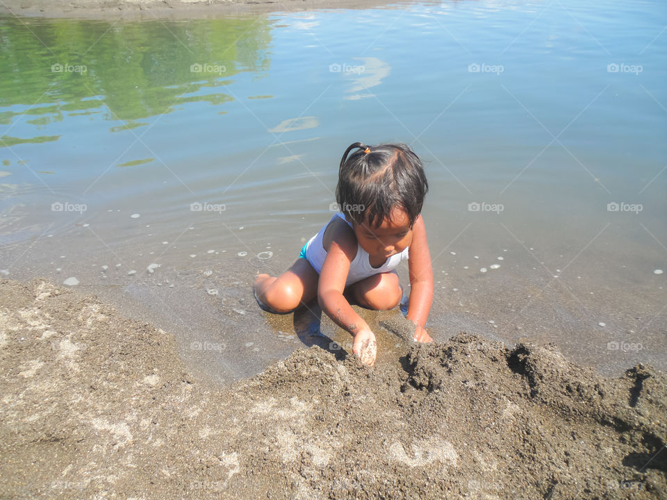 kid in the beach