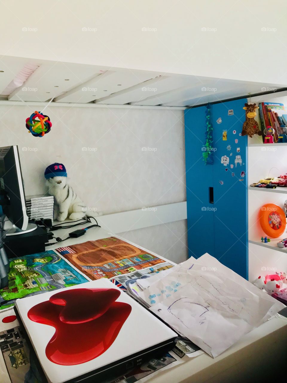 Technology, Room, Furniture, Indoors, Table