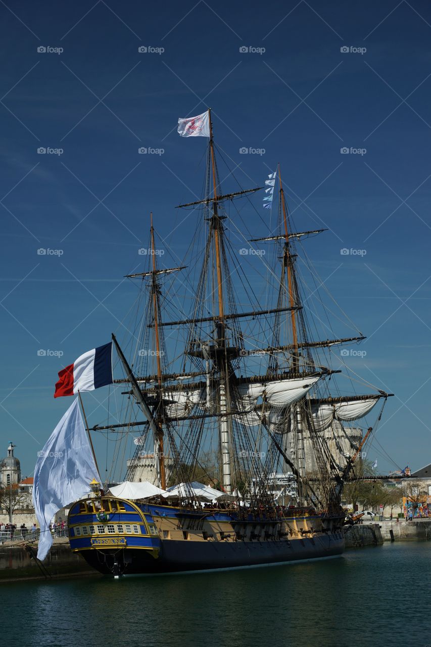 Frégate "L'Hermione". Mouillage de l'Hermione au port de La Rochelle