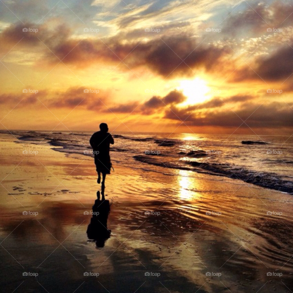 beach morning silhouette run by mrvince_
