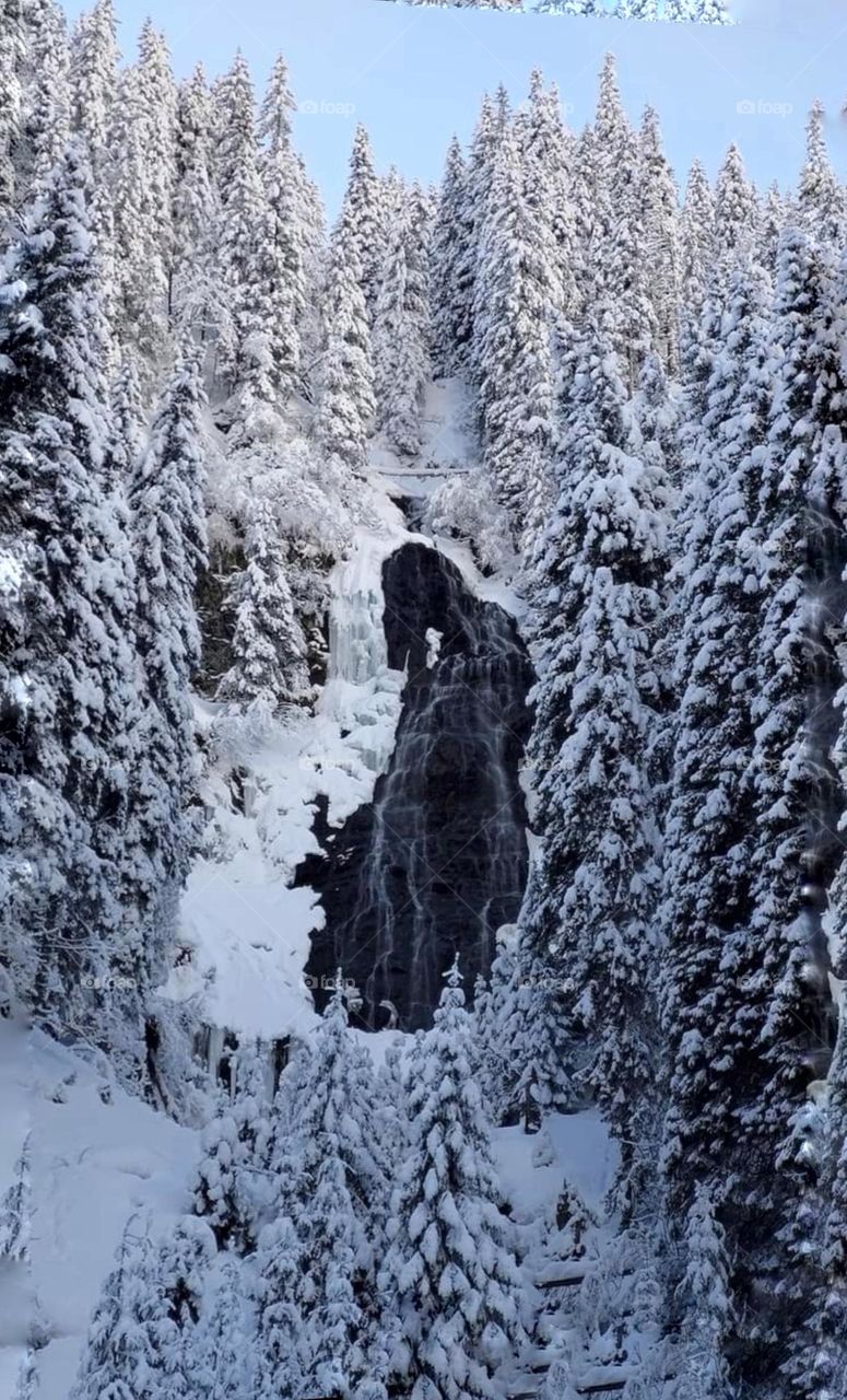 The waterfall on the mountain