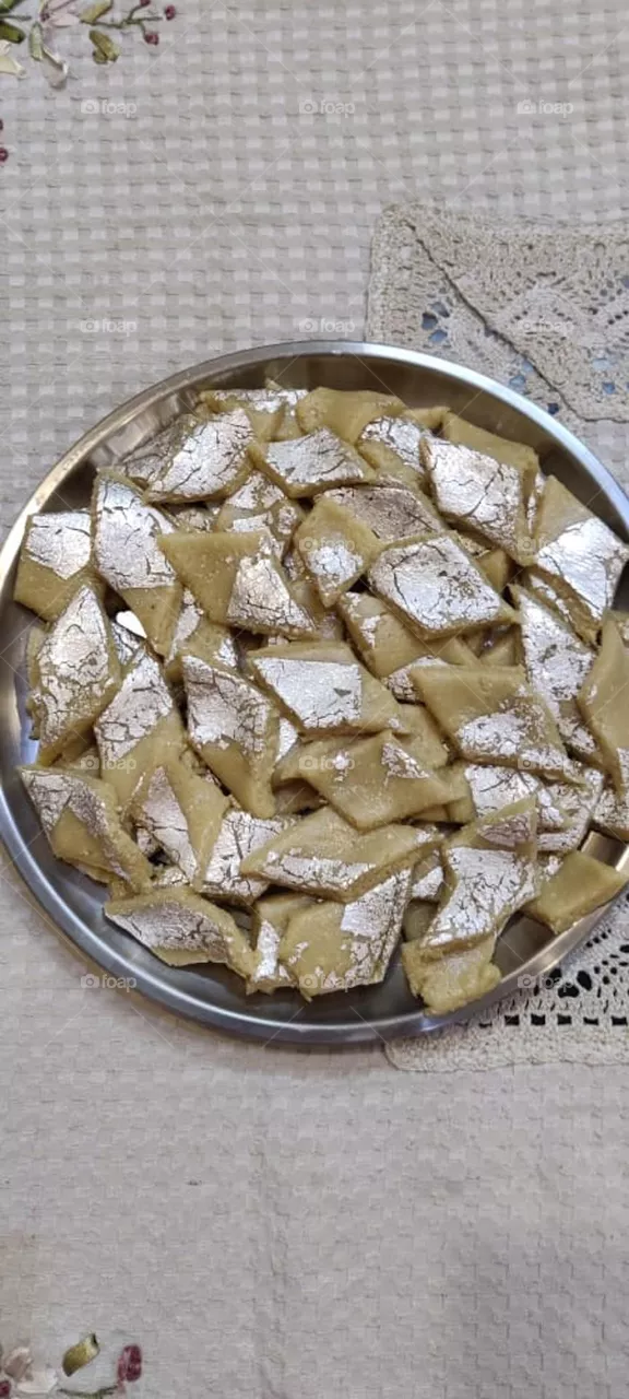 Kaju Katri