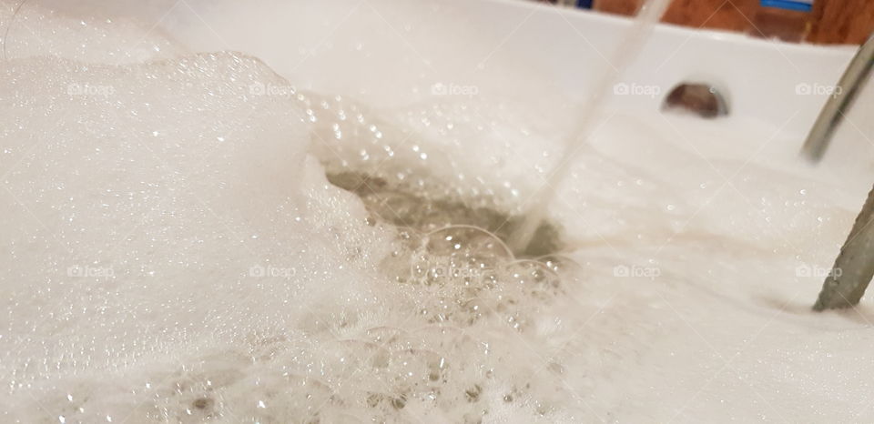 bath with foam