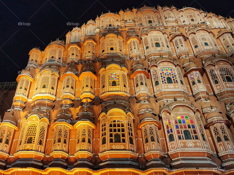 Hawamahal- Natural light vs Artificial light
Historical palace which is made up of sand stones located in the pinkcity which is jaipur, rajsthan, India.