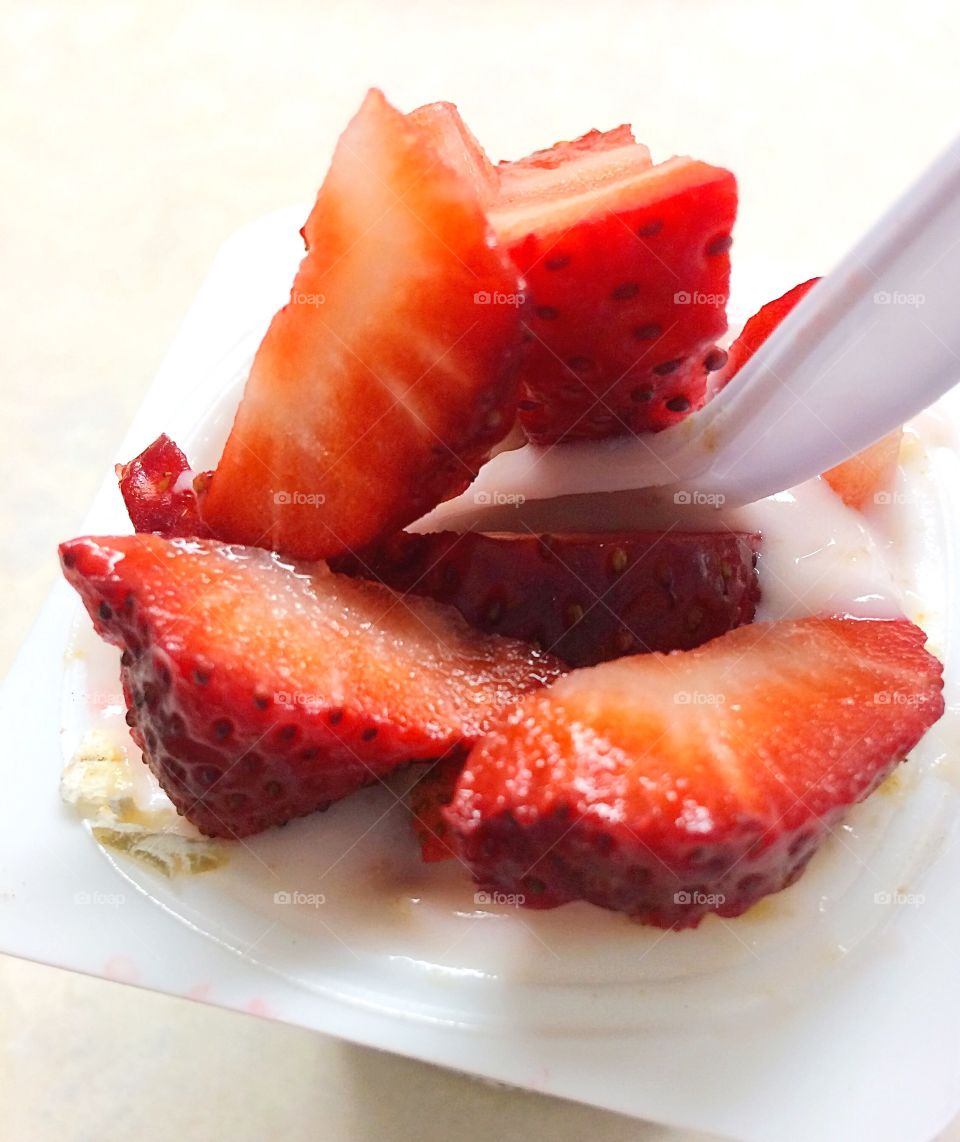 Strawberry yogourt macro