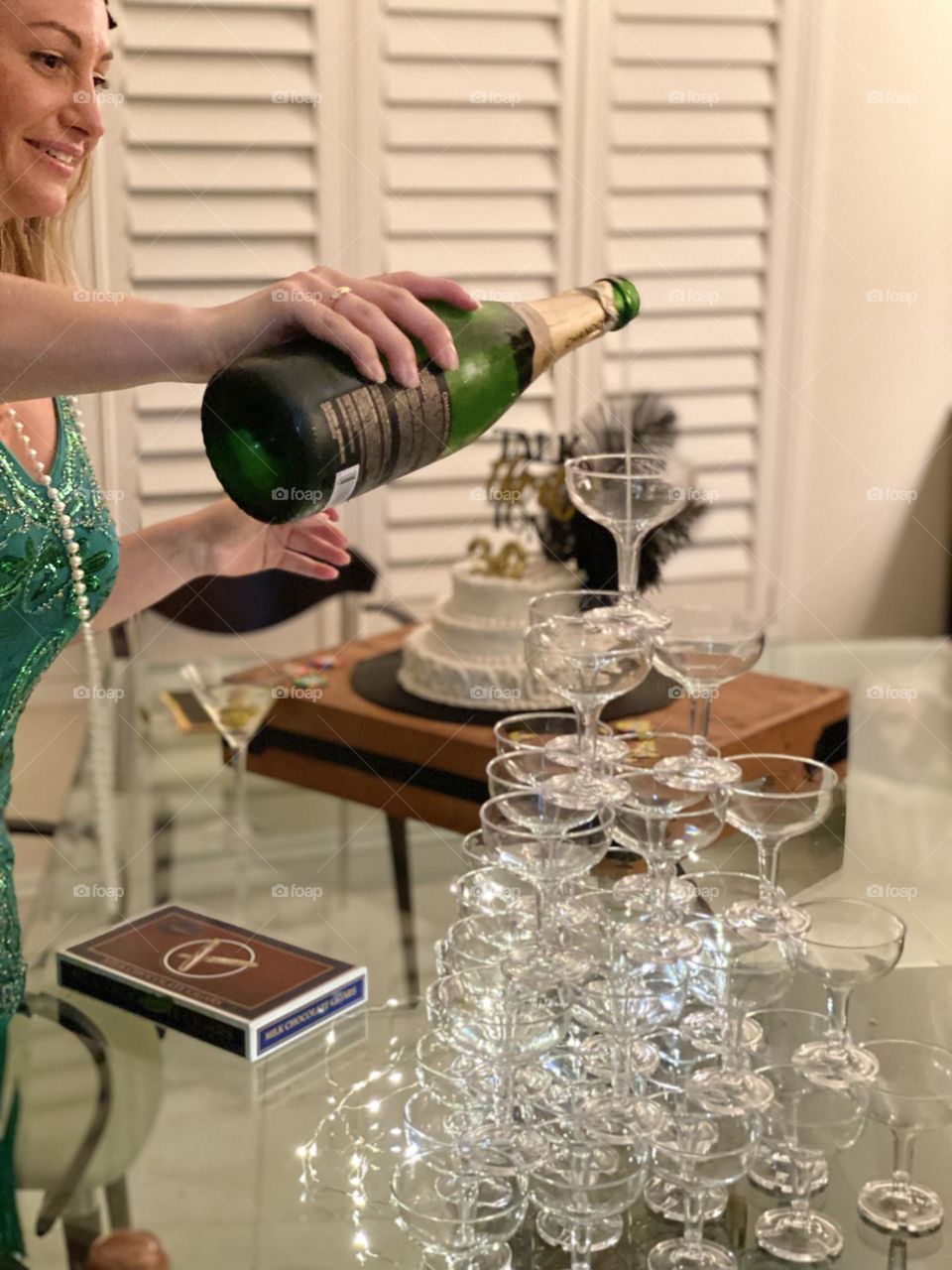 Champagne tower pour!