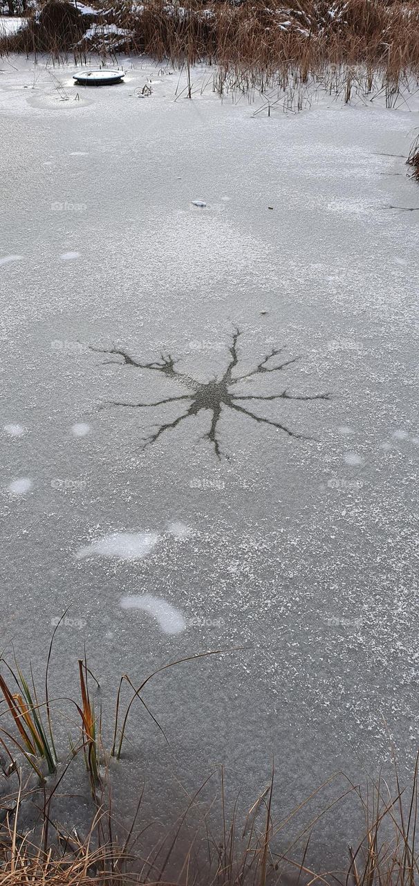 Cracked ice