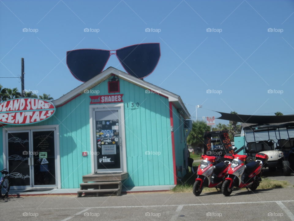 Mr. Cool π. This is a picture of a shop that sells sunglasses that I visited on my way to the Gulf of Mexico. π£ πΆ π π₯ π¨