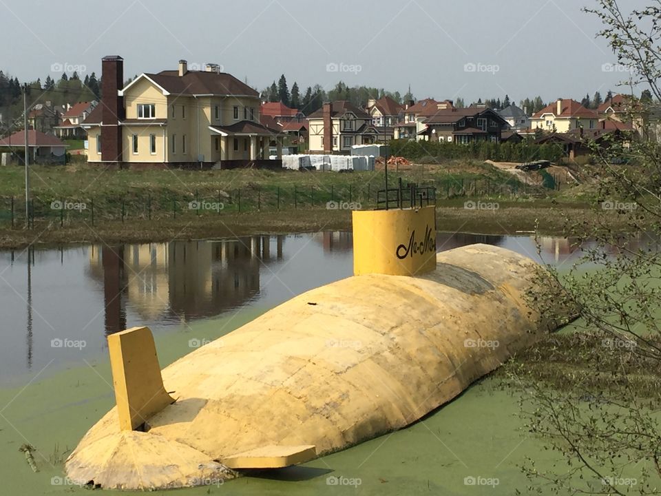Yellow submarine 