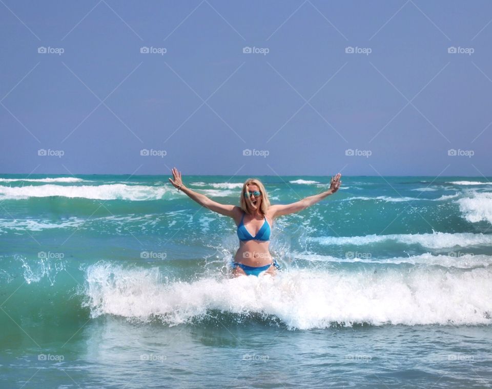 Pretty girl in the waves at sea