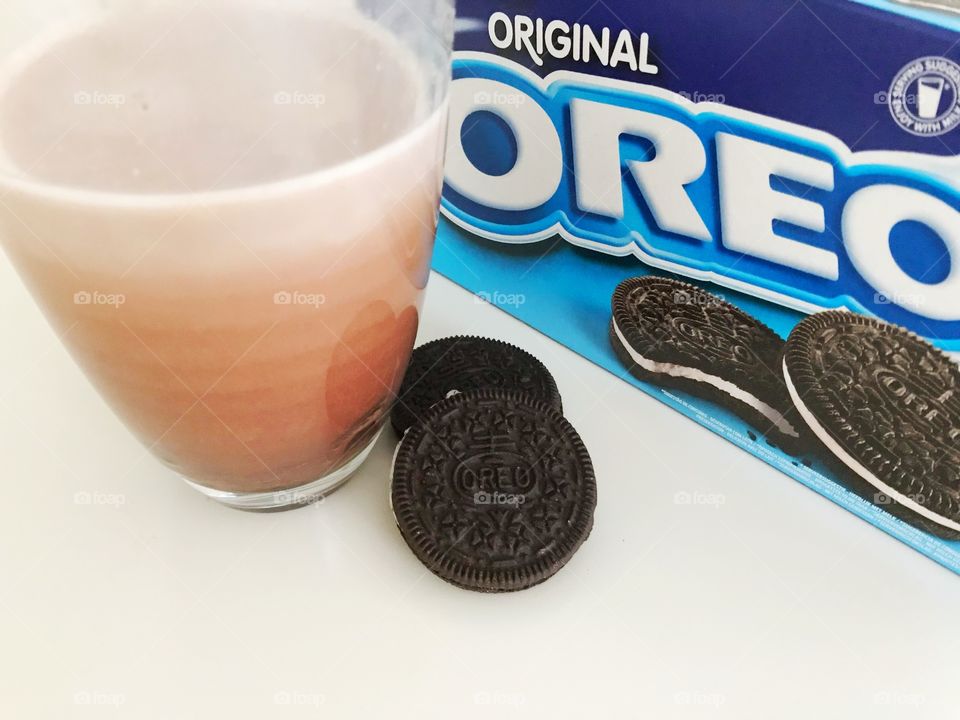 Oreo with chocolate drink 