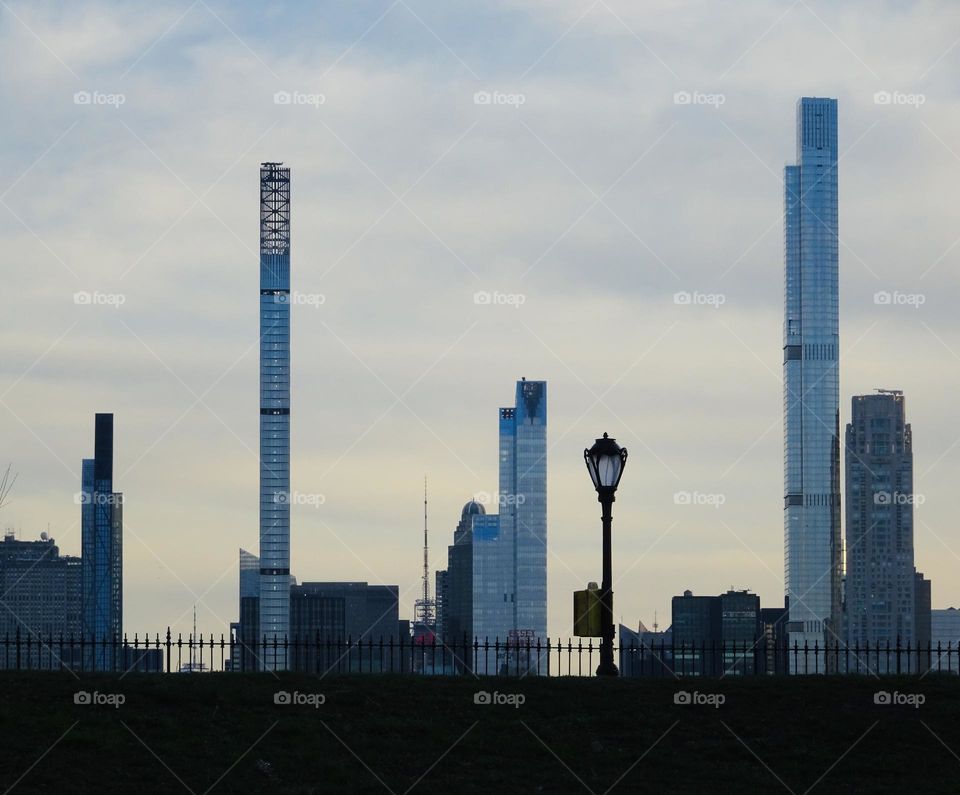 Reservoir and the skyscraper 