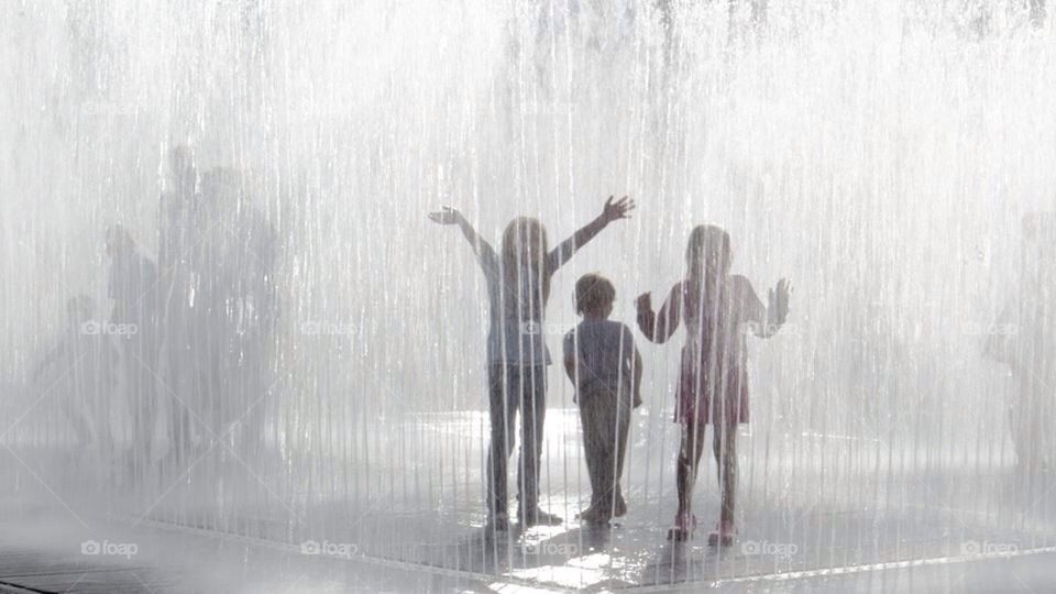 Kids in Fountain