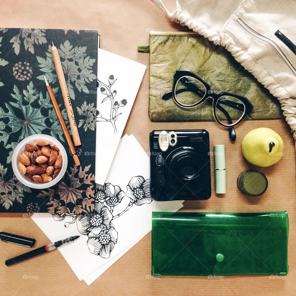 Awesome fashion flat lays with hobby and green items.