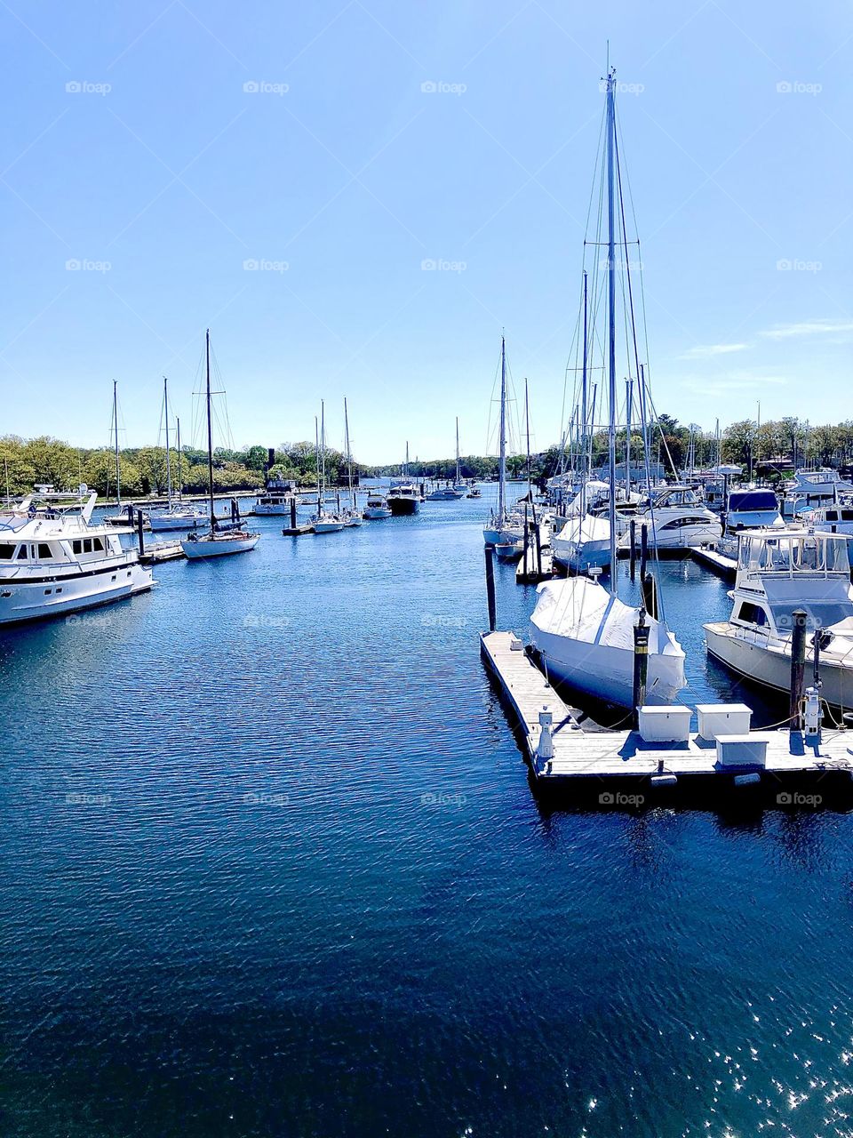 Newtown Creek in Long Island City, Queens, New York has to offer what other places don’t have: A nostalgic scenery with sailboats, water sports, kajaking and people enjoying the outdoors. 2020. Hypnotic Productions
