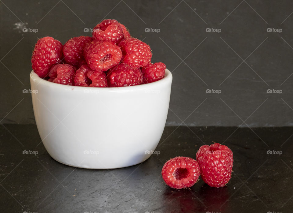 Raspberries in a bowl