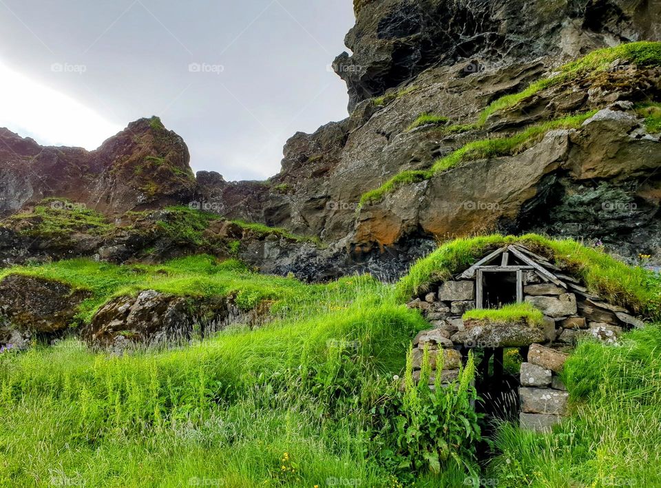 Tiny Viking House ☘️ (Drangurinn í Drangshlíð)