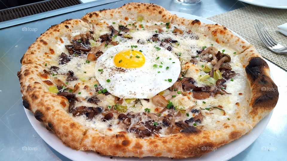 gourmet pizza with egg