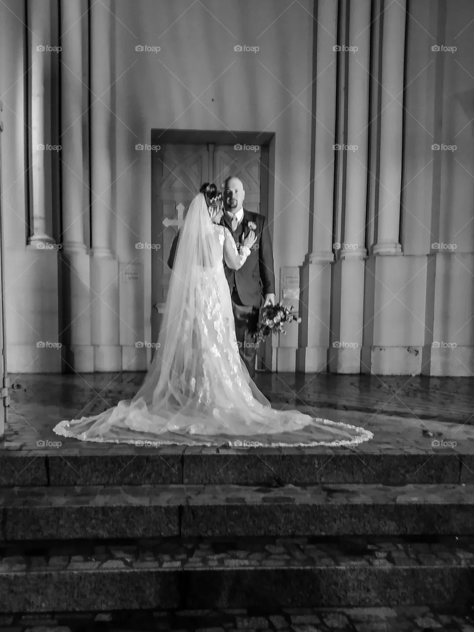 Noivos após casamento.