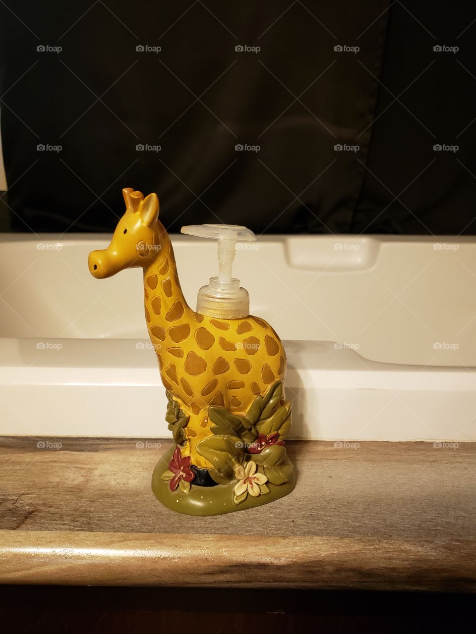 Giraffic Bathroom Décor