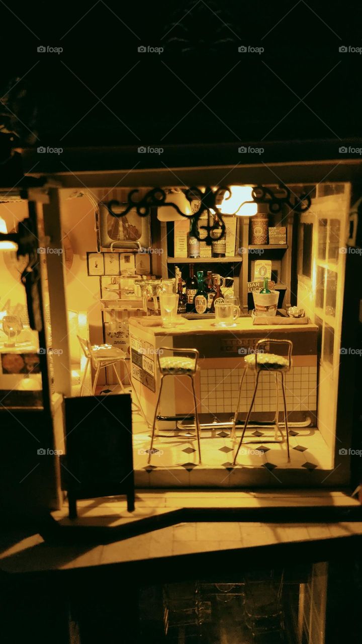 handicraft cafe, warm lighting conveys a comfortable atmosphere of this place🥐