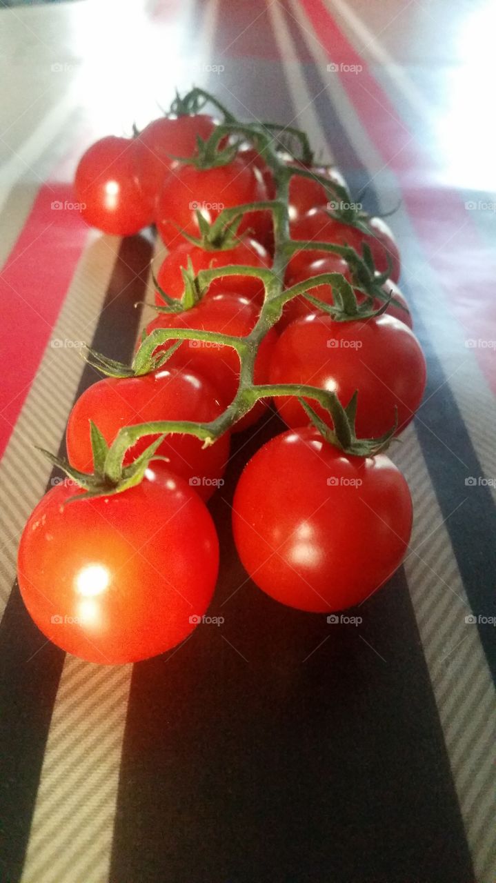 grappe of cherry tomatos. cherry tomatos