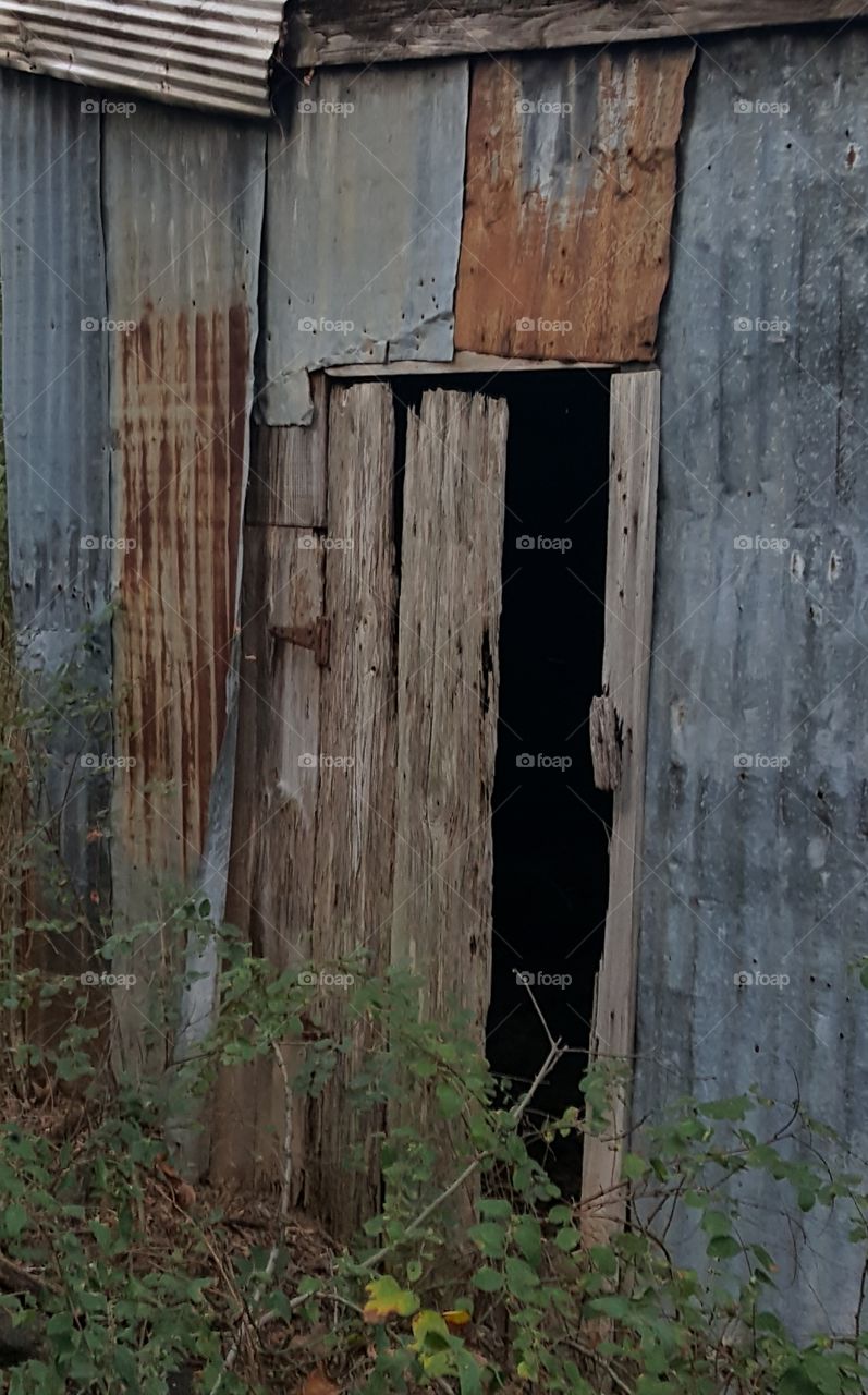 An old barn belonging to Jim Singleton. Friend of the famy...he is gone now.