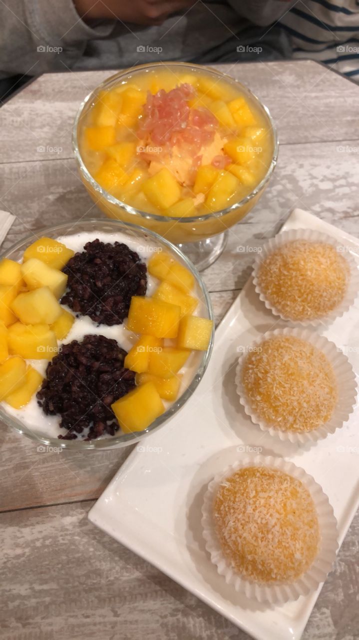 Mango dessert