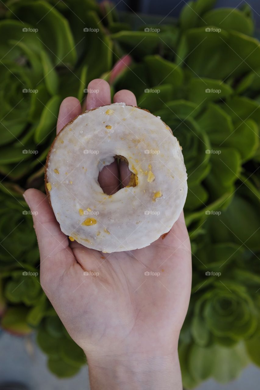 A donut in the hand..