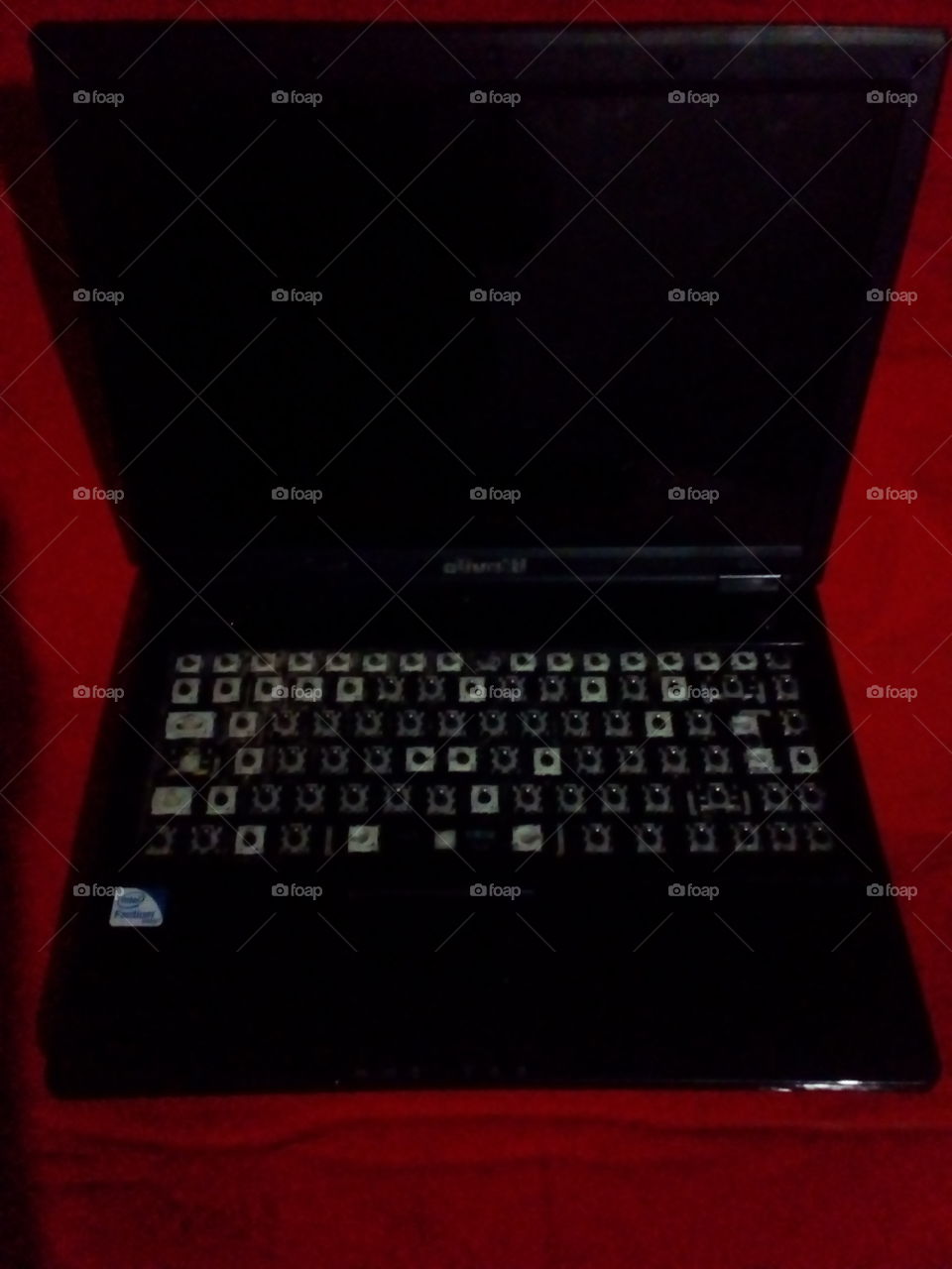 computadora marca Olivetti de color negra