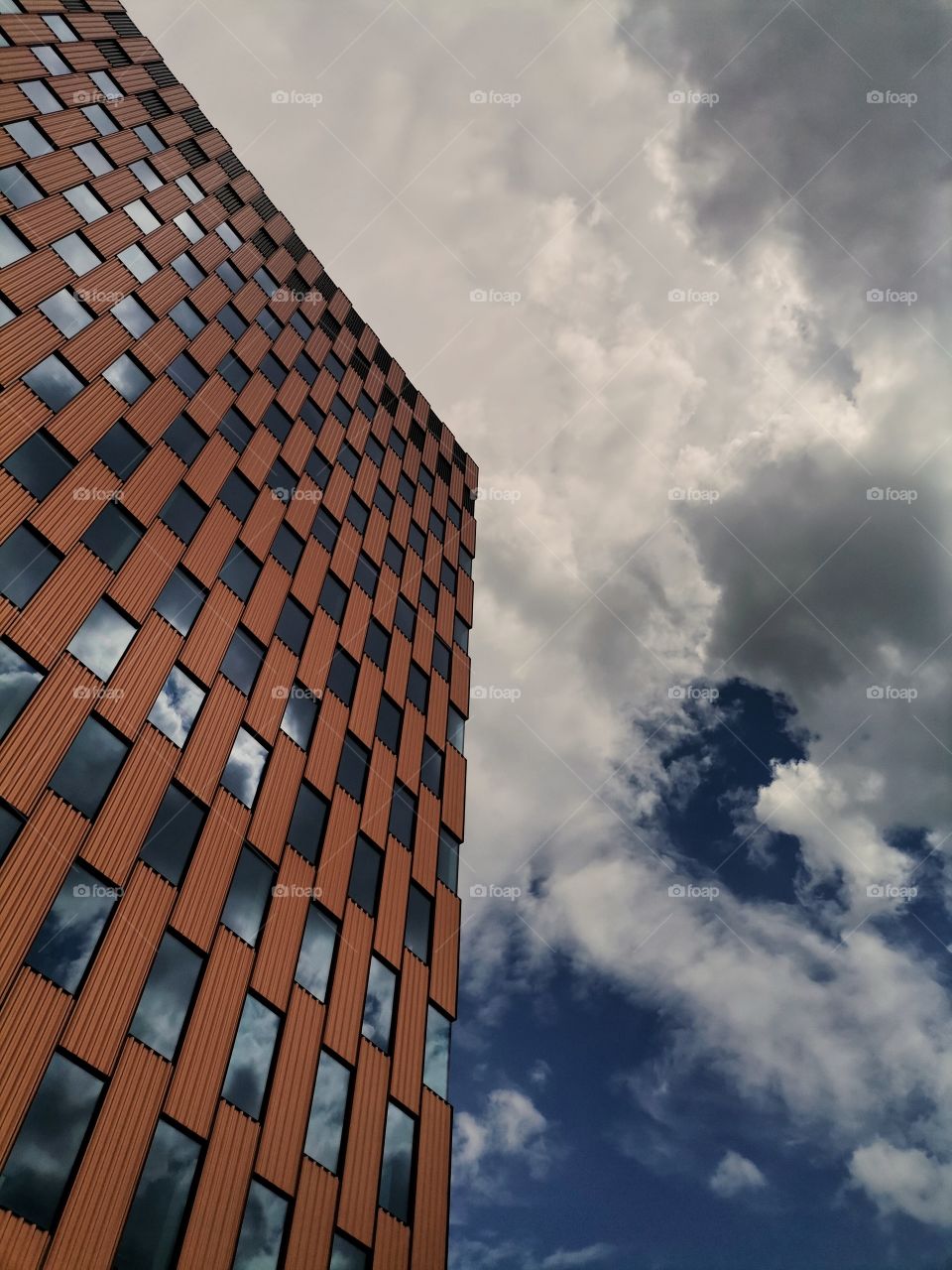 •  ◇ Modern Building Against Cloudy Sky
•  ◇  The Facade Reflect Blue Sky And White Clouds