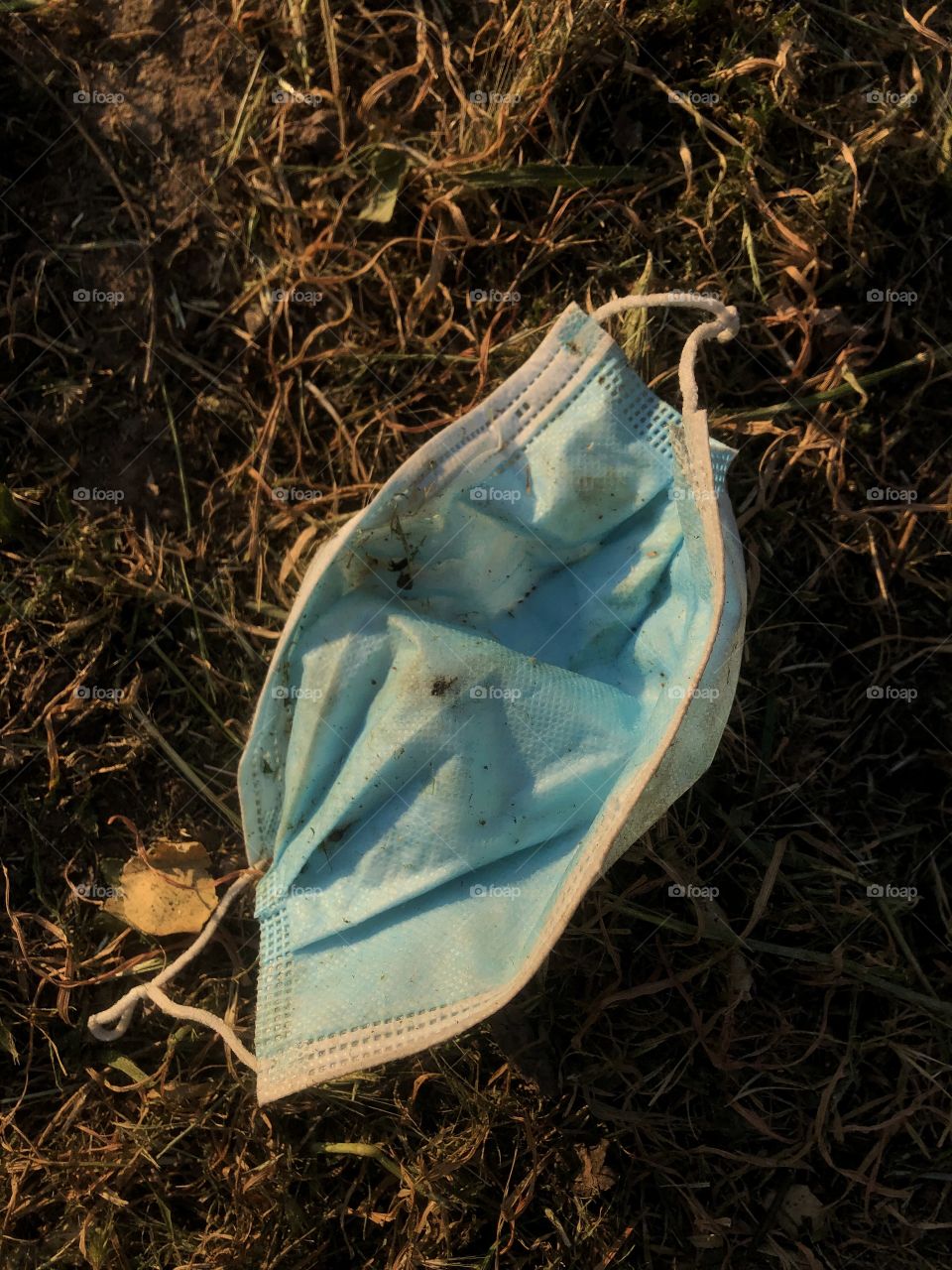 used mask discarded on the ground, pollution, garbage, covid, coronavirus, disrespect, ignorance